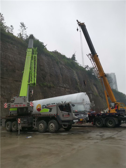 沛县“不怕风雨冻”—— 吊车的 “恶劣环境适应” 技术